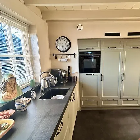 Op West 9 Semesterbostad *